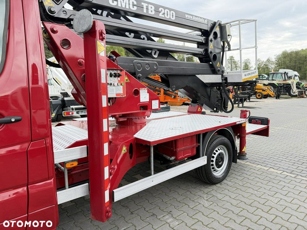 Mercedes-Benz Sprinter - 14
