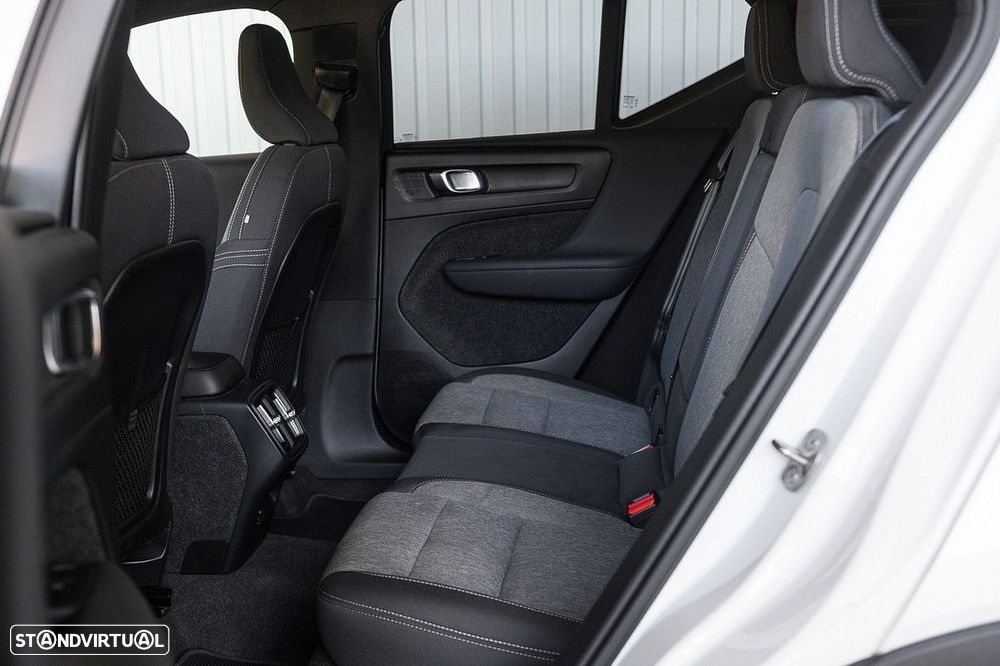 Volvo XC 40 1.5 T2 Plus Dark Auto - 32