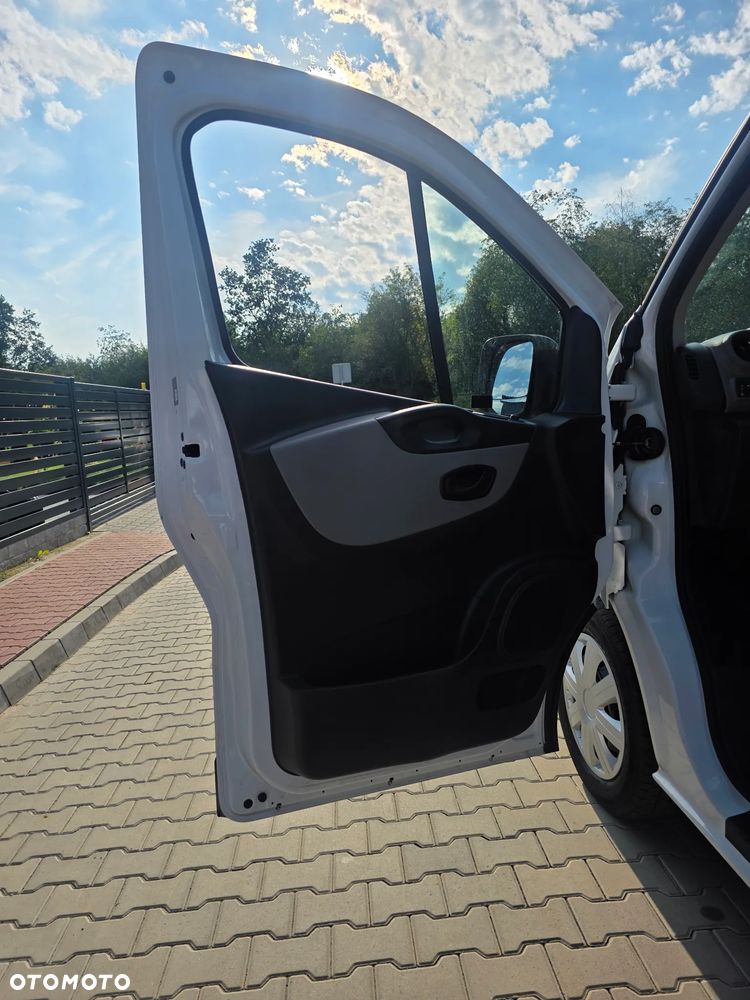 Renault Trafic vivaro 2018 r L2H2 przebieg 107400 km dlugi wysoki klima tempomat nawigacja - 17