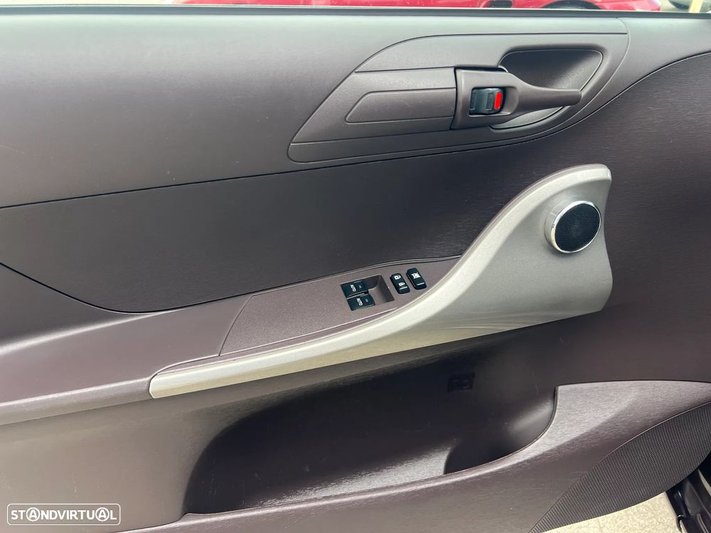 Toyota iQ 1.0 VVT-i 2 MultiDrive EP - 21