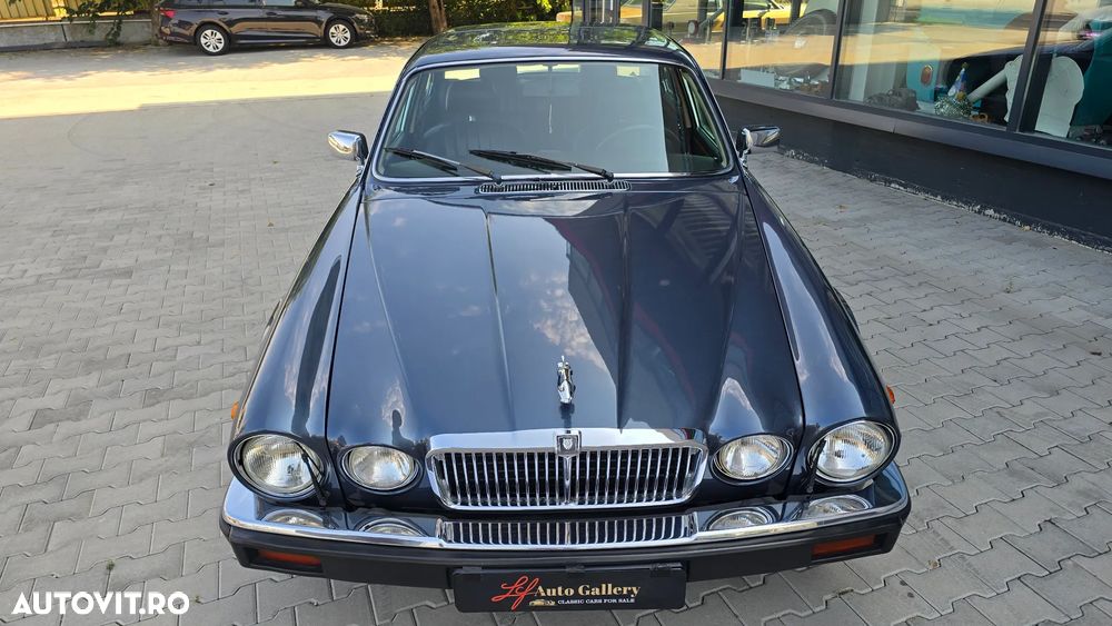 Jaguar XJ - 9
