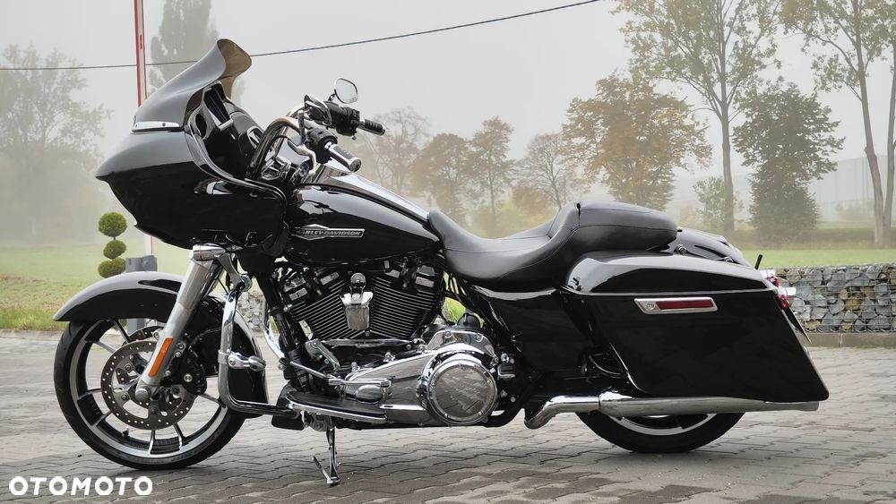Harley-Davidson Touring Road Glide - 2
