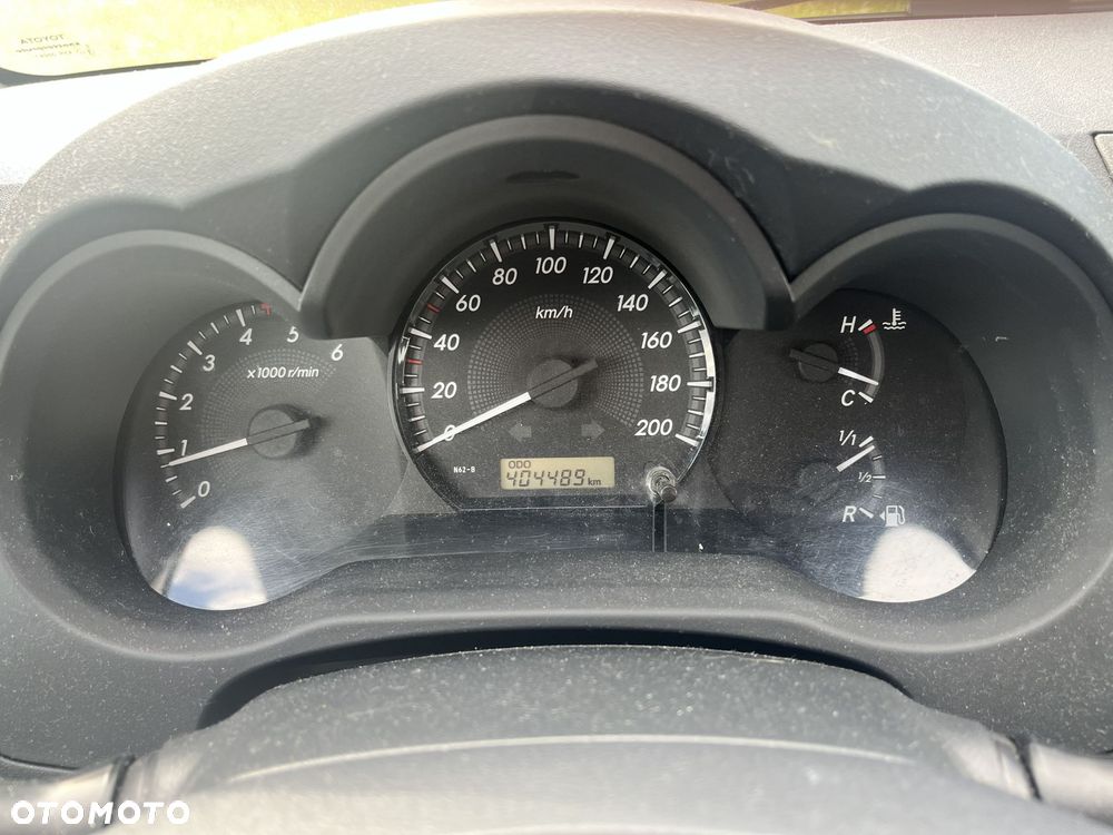 Toyota Hilux 2.5 D-4D DLX - 12