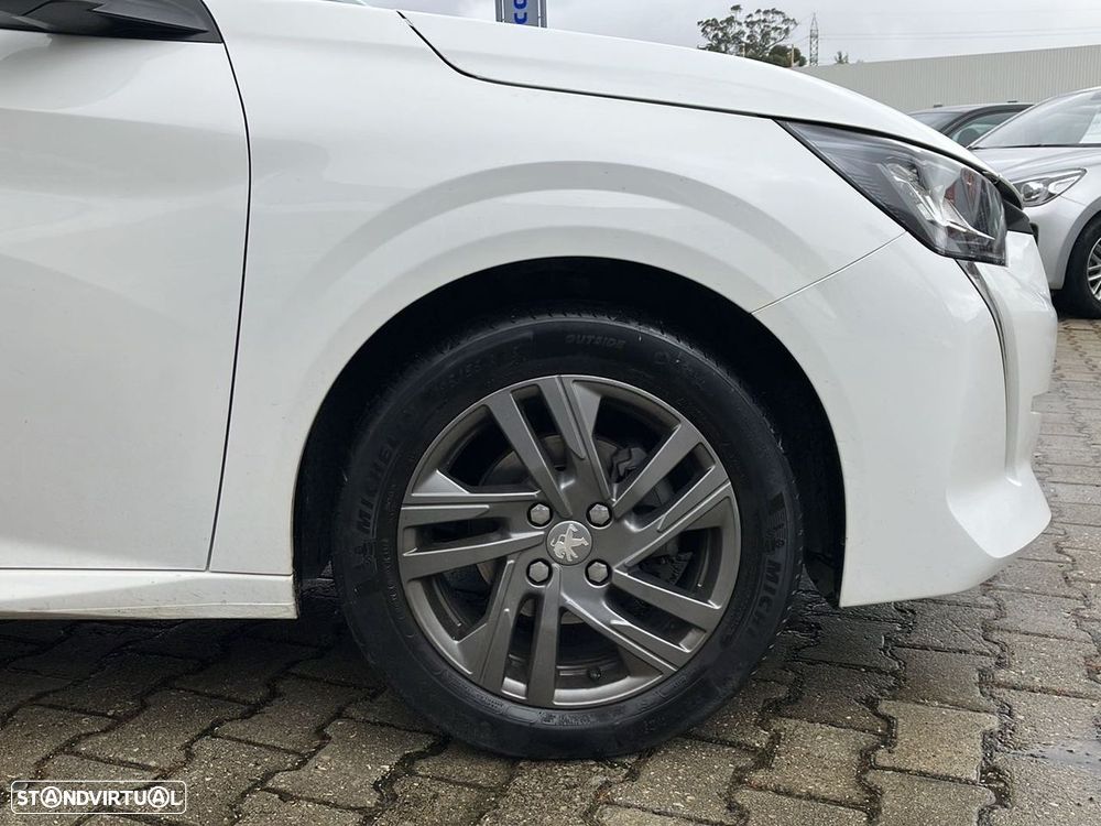 Peugeot 208 - 15