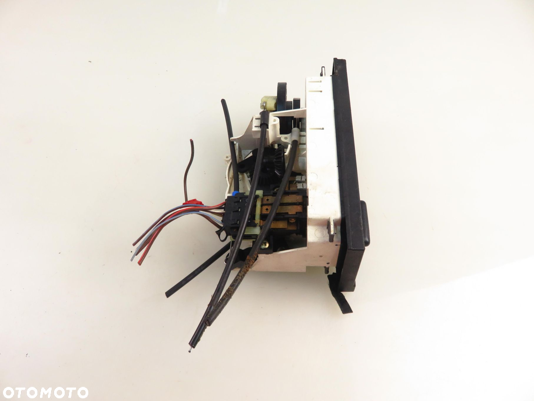 PANEL NAWIEWU Z AC AUDI 80 B4 8A1820073 - 6