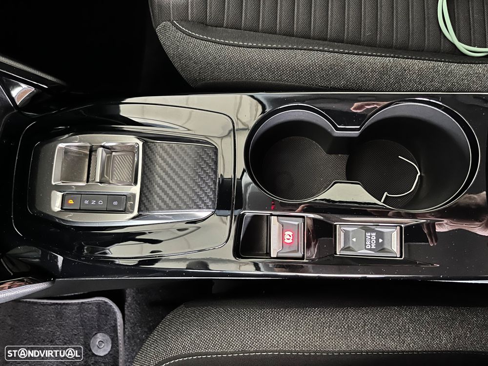 Peugeot e-2008 - 15