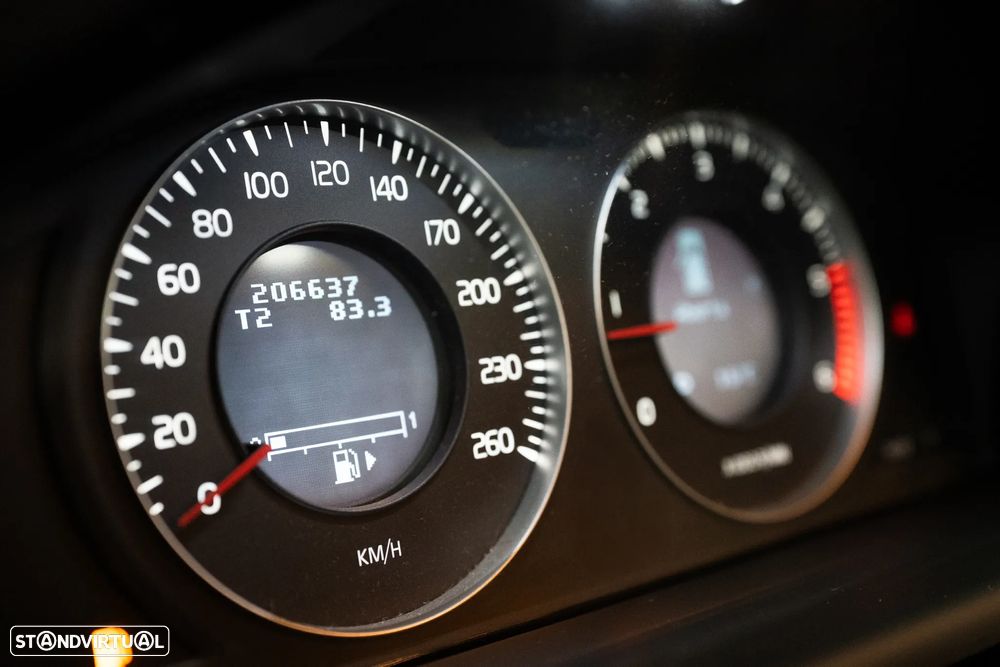 Volvo XC 70 D5 Summum Geartronic - 22