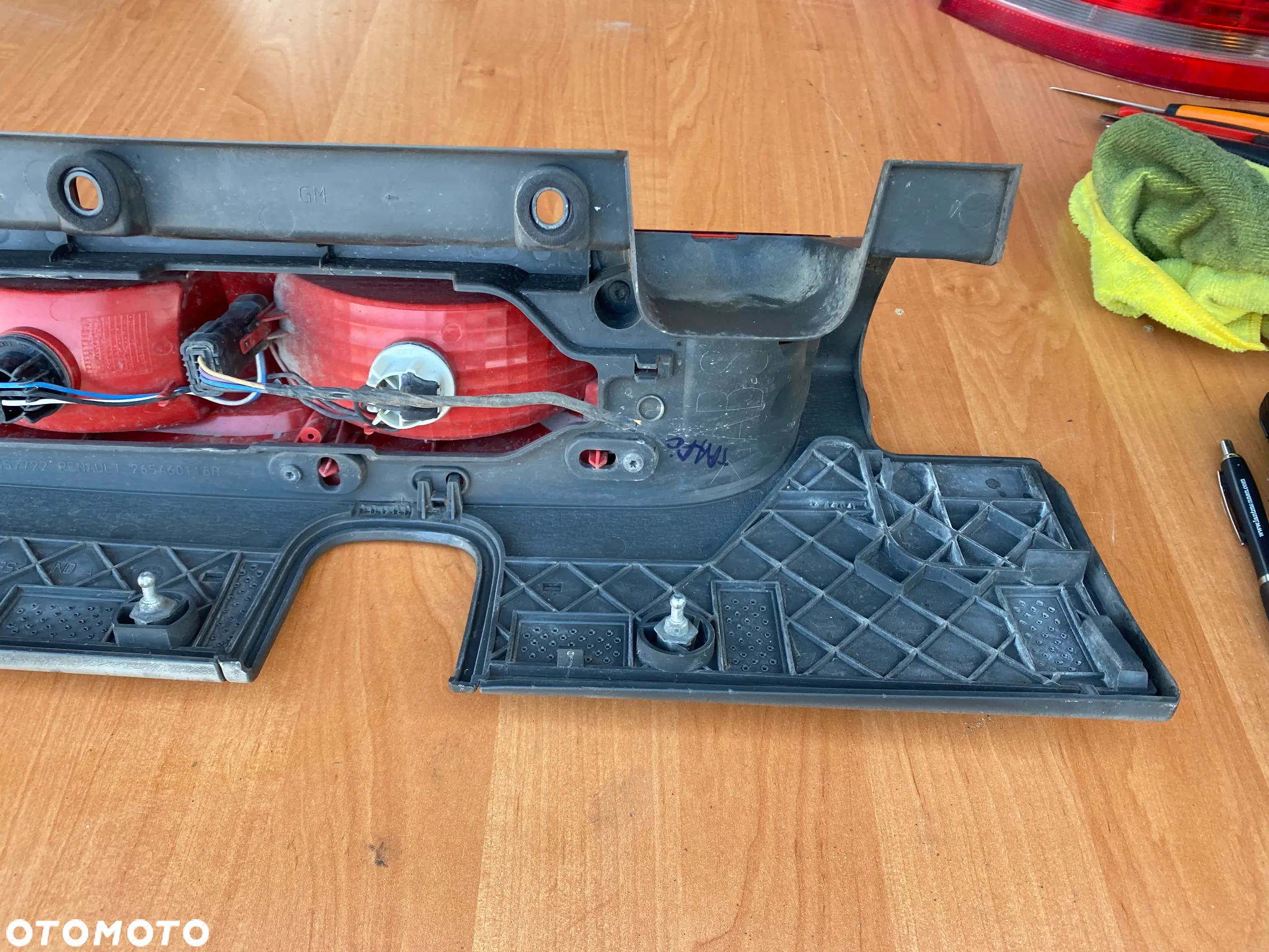 LAMPA TYLNA PRAWA RENAULT TRAFIC II OPEL VIVARO 93857722 - 7