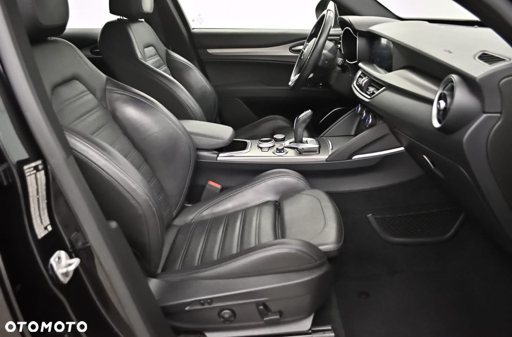 Alfa Romeo Stelvio 2.0 Turbo Veloce Q4 - 10
