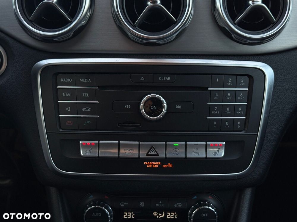 Mercedes-Benz GLA 200 7G-DCT Urban - 16