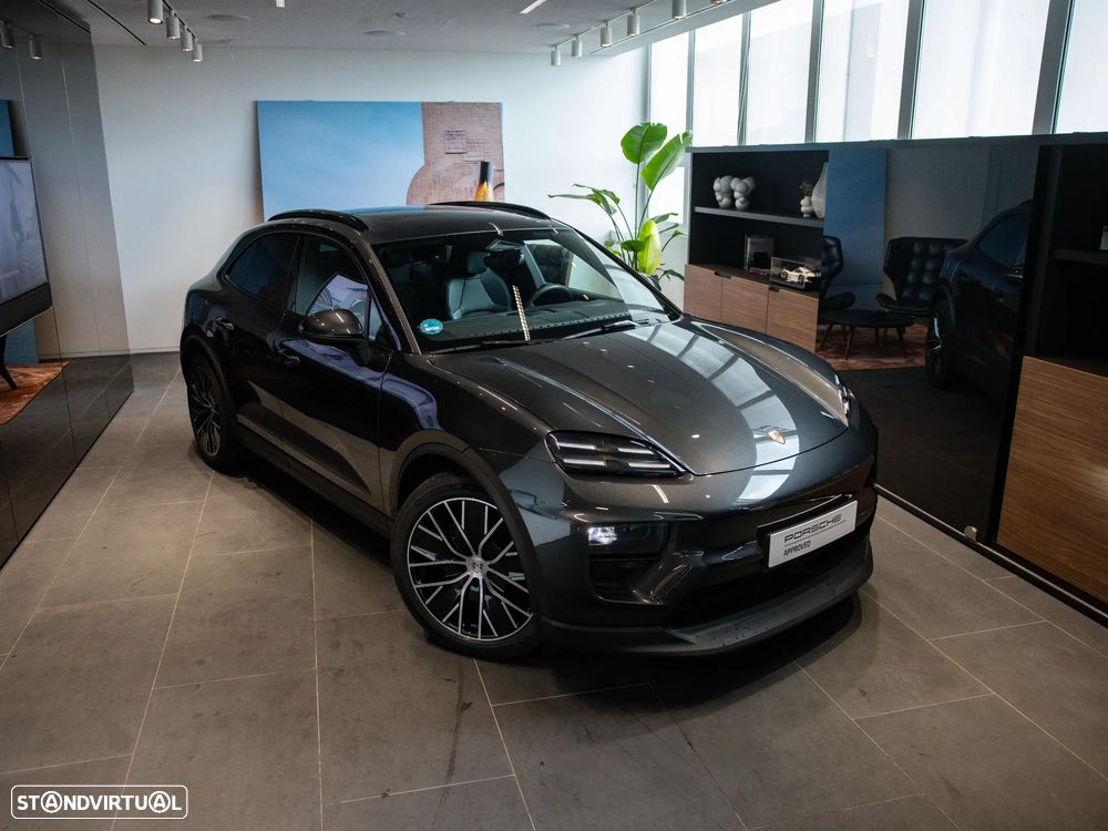 Porsche Macan Electric 4 - 7