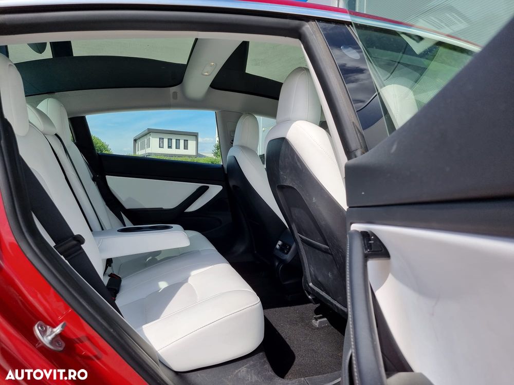 Tesla Model 3 - 8