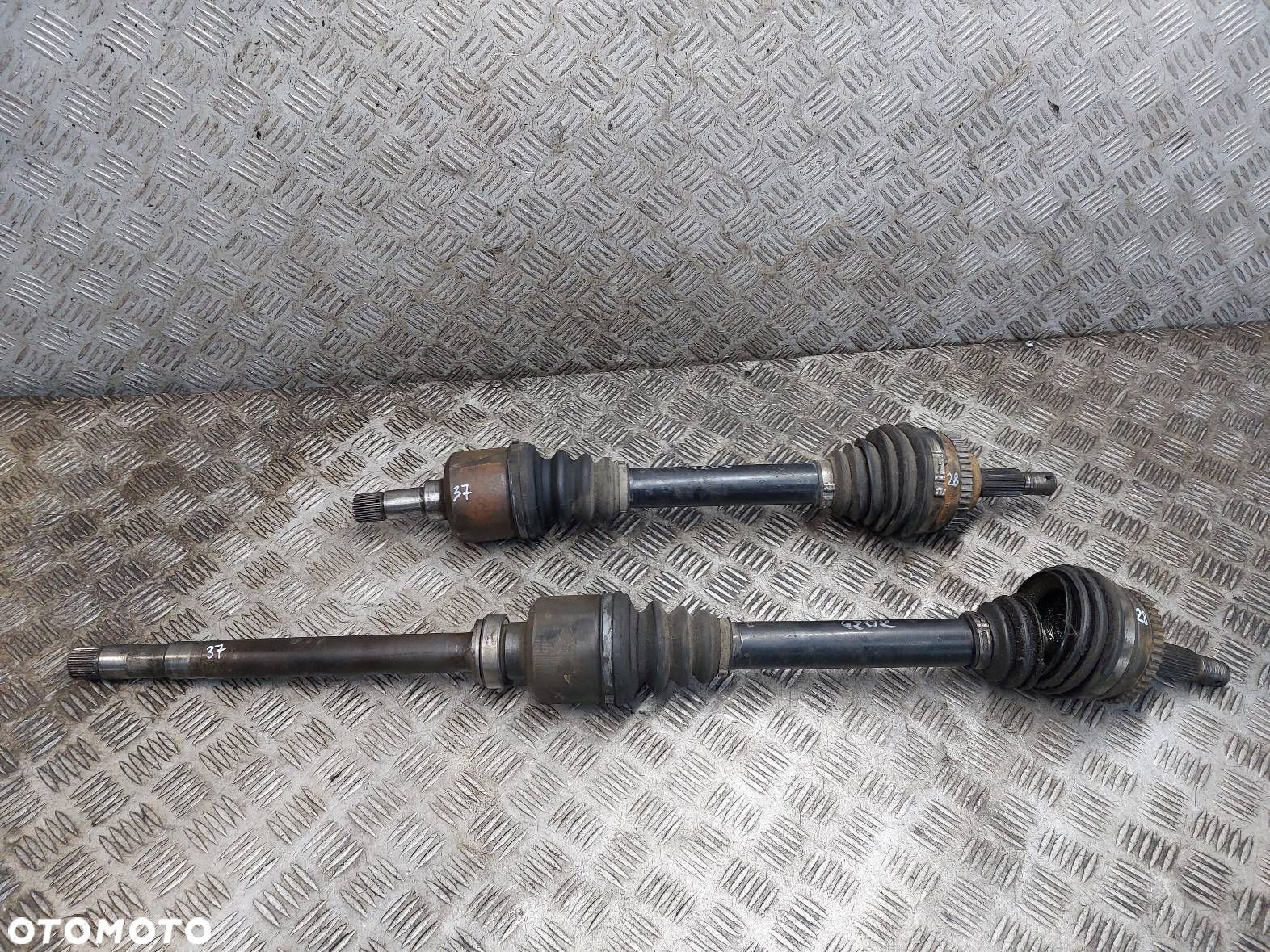 PÓŁOŚ LEWY PRZÓD + PRAWY PRZÓD 5B PEUGEOT 607 I 2.2 HDI - 1