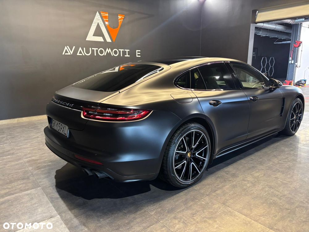 Porsche Panamera 4 E-Hybrid - 4