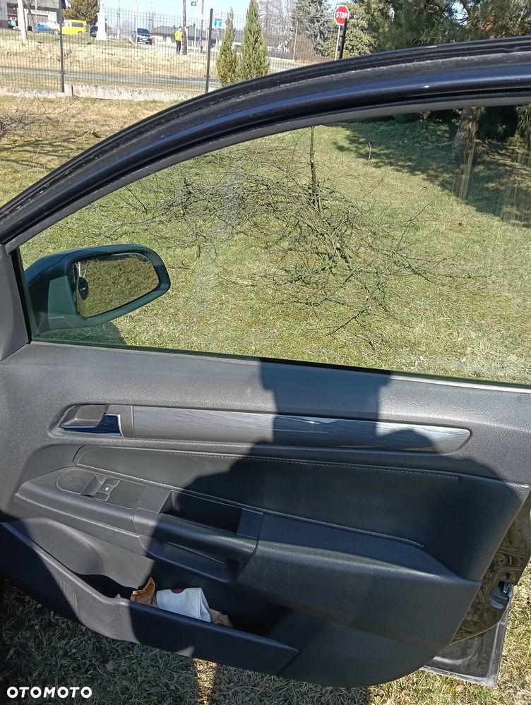 Opel Astra 2.0 T Cosmo - 14