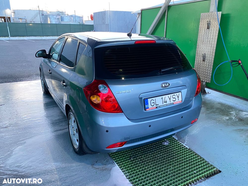 Kia Ceed - 9