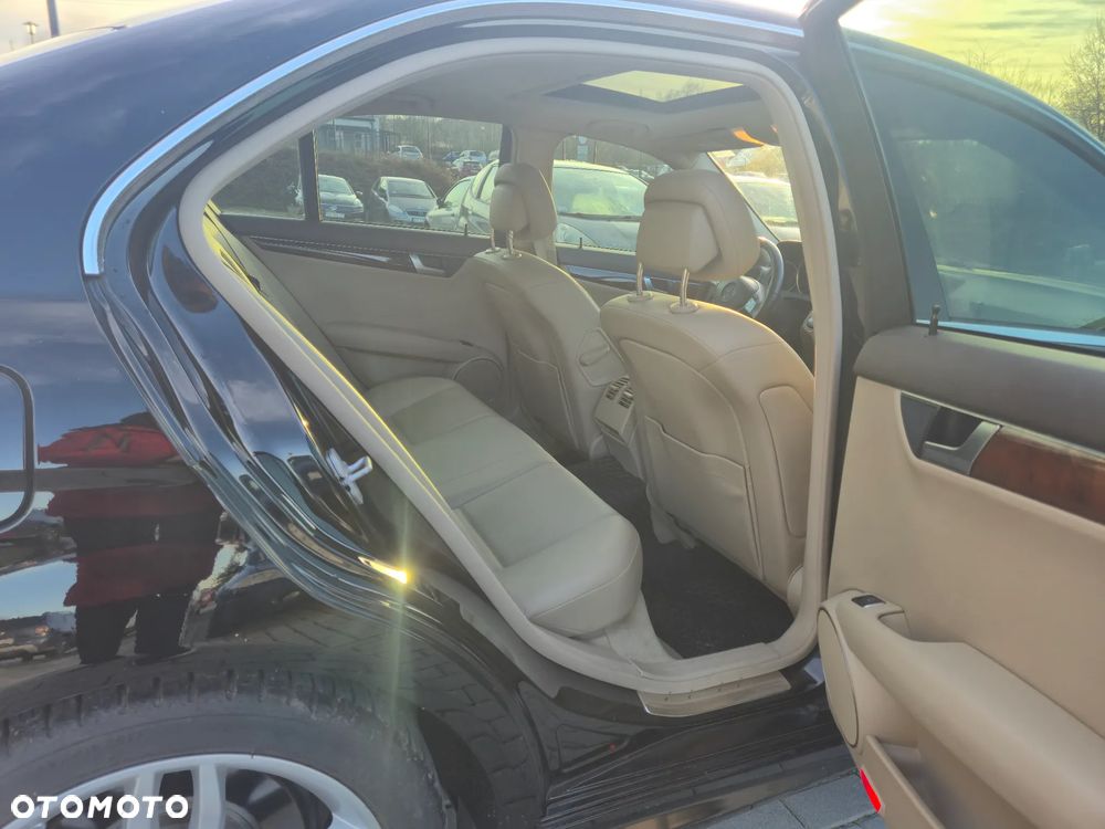 Mercedes-Benz Klasa C 250 (BlueEFFICIENCY) 7G-TRONIC - 26