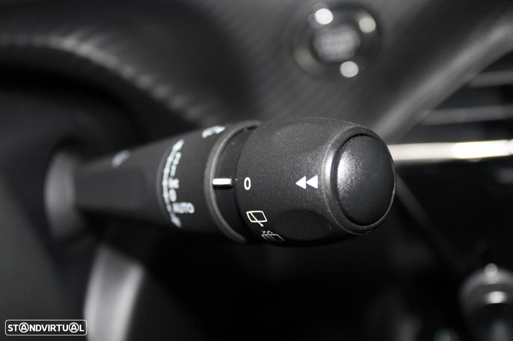 Peugeot e-2008 Allure - 19