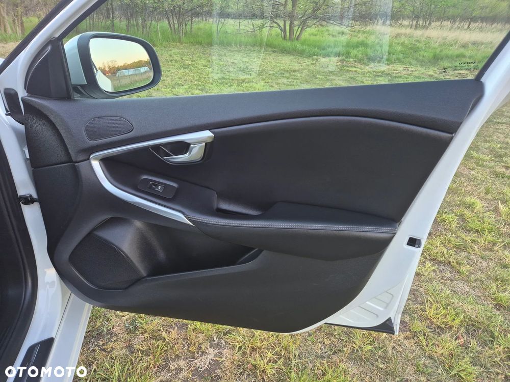 Volvo V40 D2 Drive-E R-Design Momentum - 11