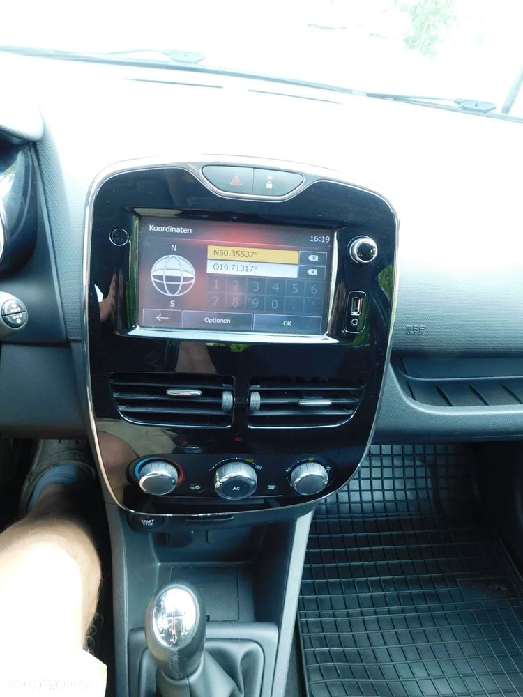 Renault Clio 1.2 16V 75 LIMITED - 19