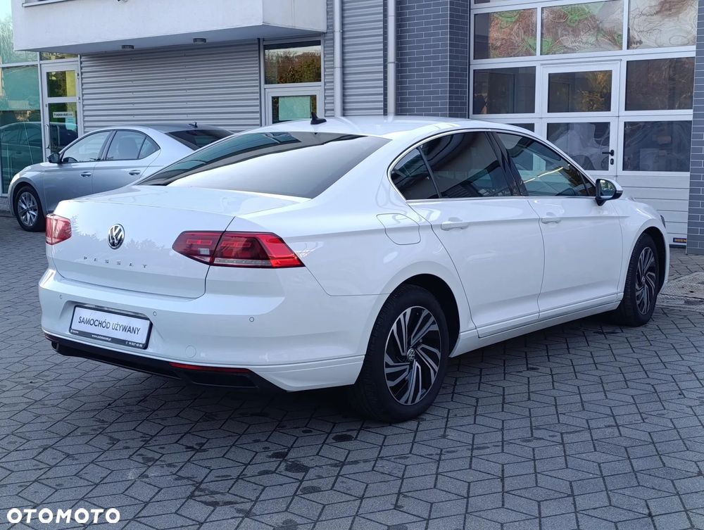 Volkswagen Passat - 4