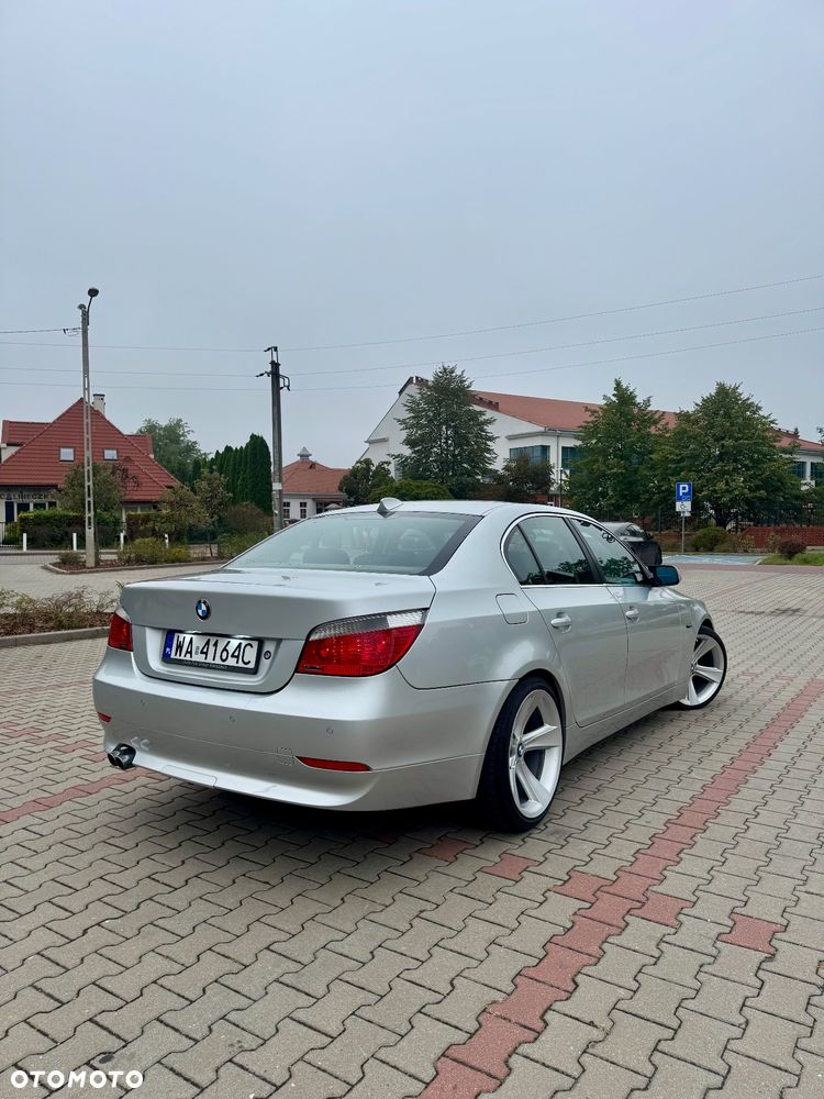 BMW Seria 5 525i - 4