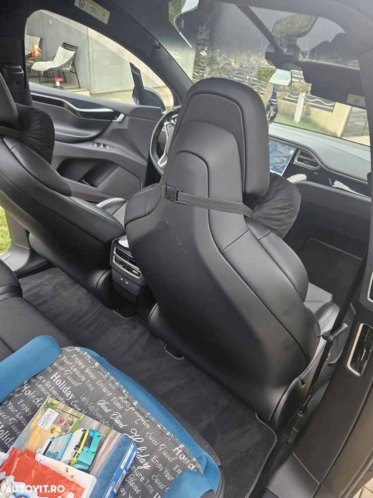 Tesla Model X - 24