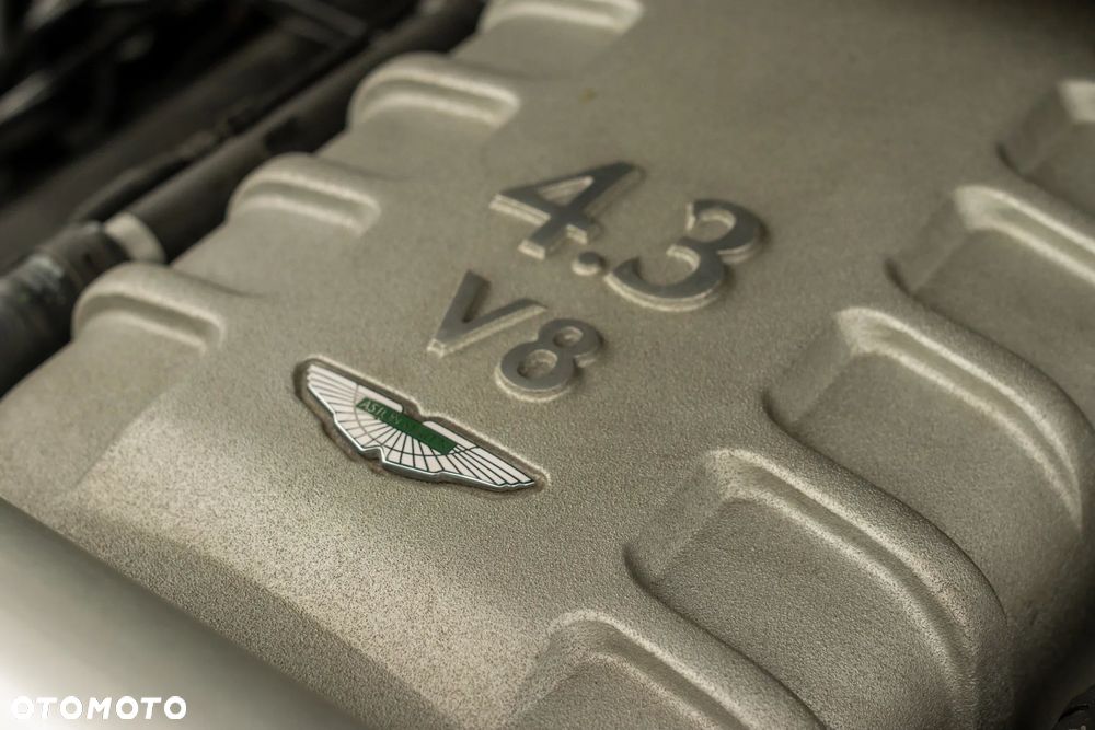 Aston Martin V8 Vantage - 7
