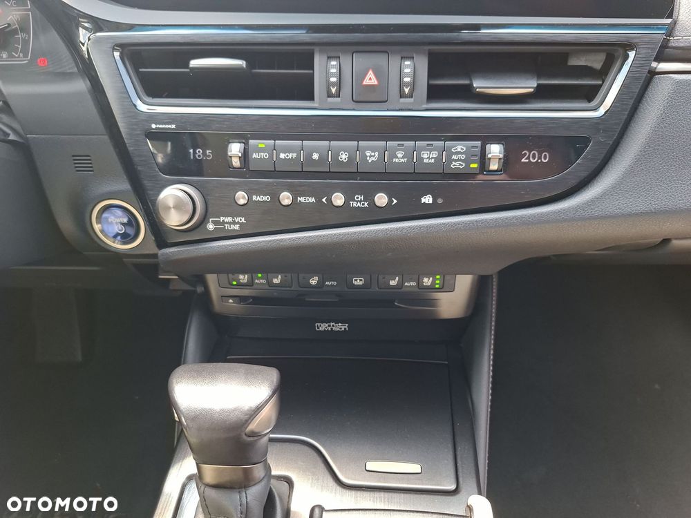 Lexus ES 300h Prestige - 27