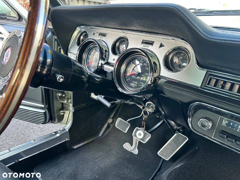 Ford Mustang - 25