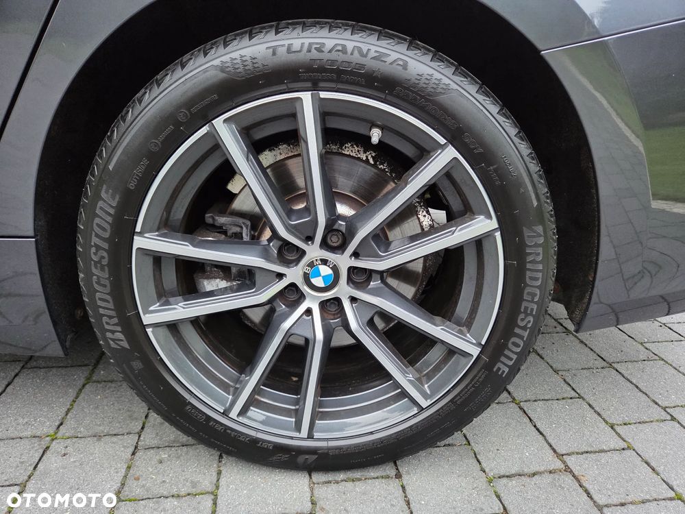 BMW Seria 3 330i Touring xDrive Sport Line - 22