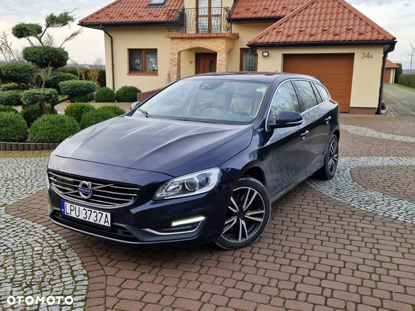 Volvo V60 D6 AWD Plug-in Hybrid Momentum