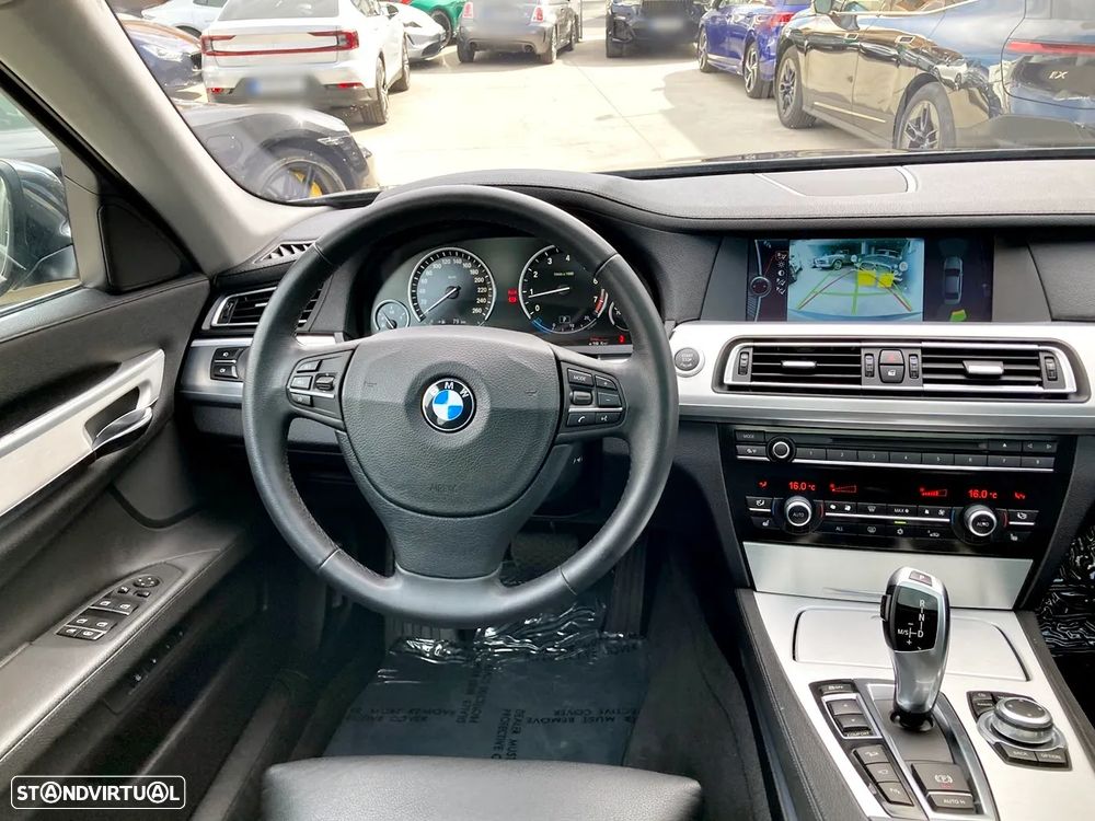 BMW 750 Li xDrive - 10