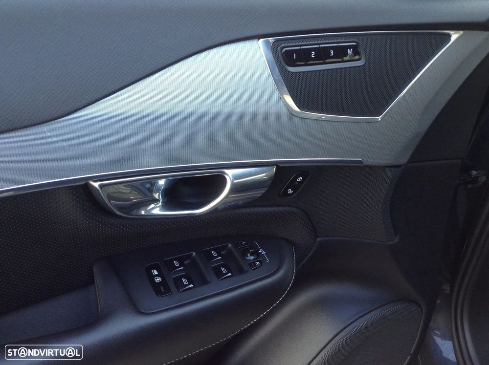 Volvo XC 90 2.0 D4 R-Design - 17