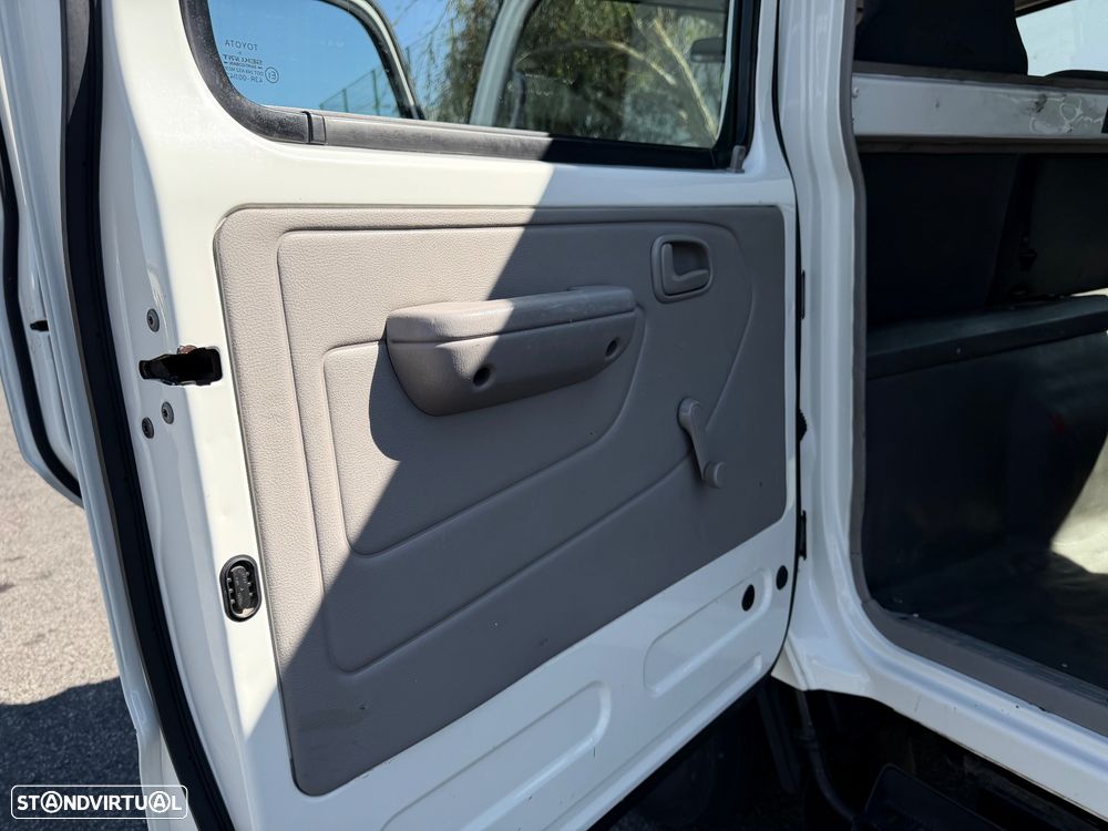 Toyota DYNA - 20