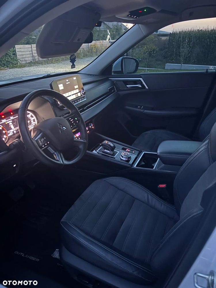 Mitsubishi Outlander - 22