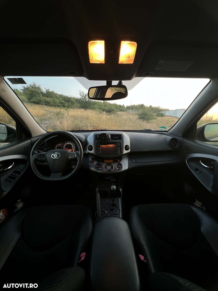 Toyota RAV4 2.2 D-4CAT 4WD Aut Executive - 5