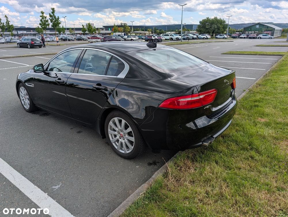 Jaguar XE 20d Prestige - 9