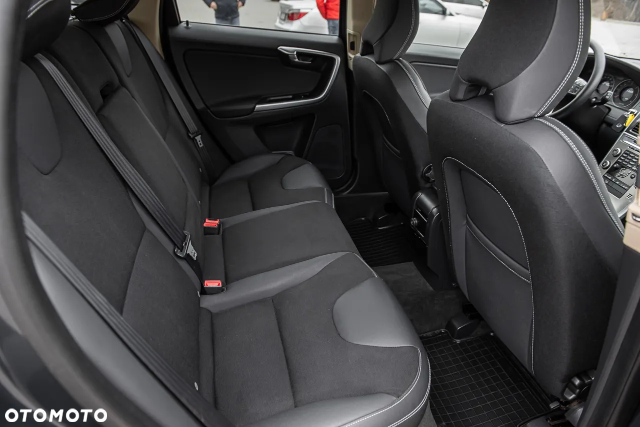 Volvo XC 60 2.4D AWD RDesign - 26