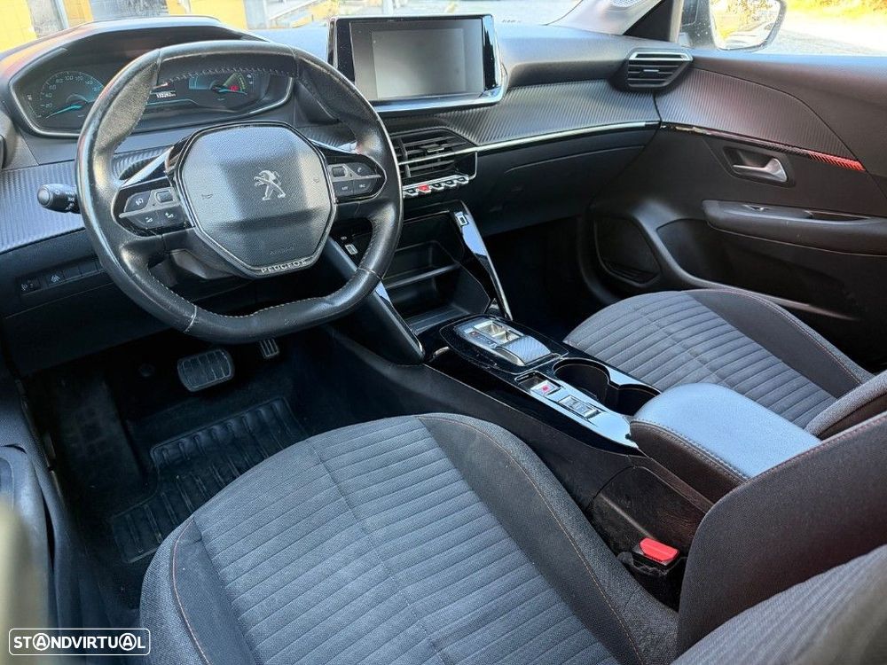 Peugeot e-208 - 15