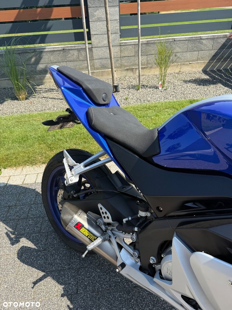 Yamaha YZF - 11