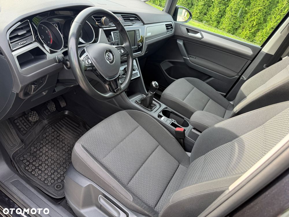 Volkswagen Touran - 14