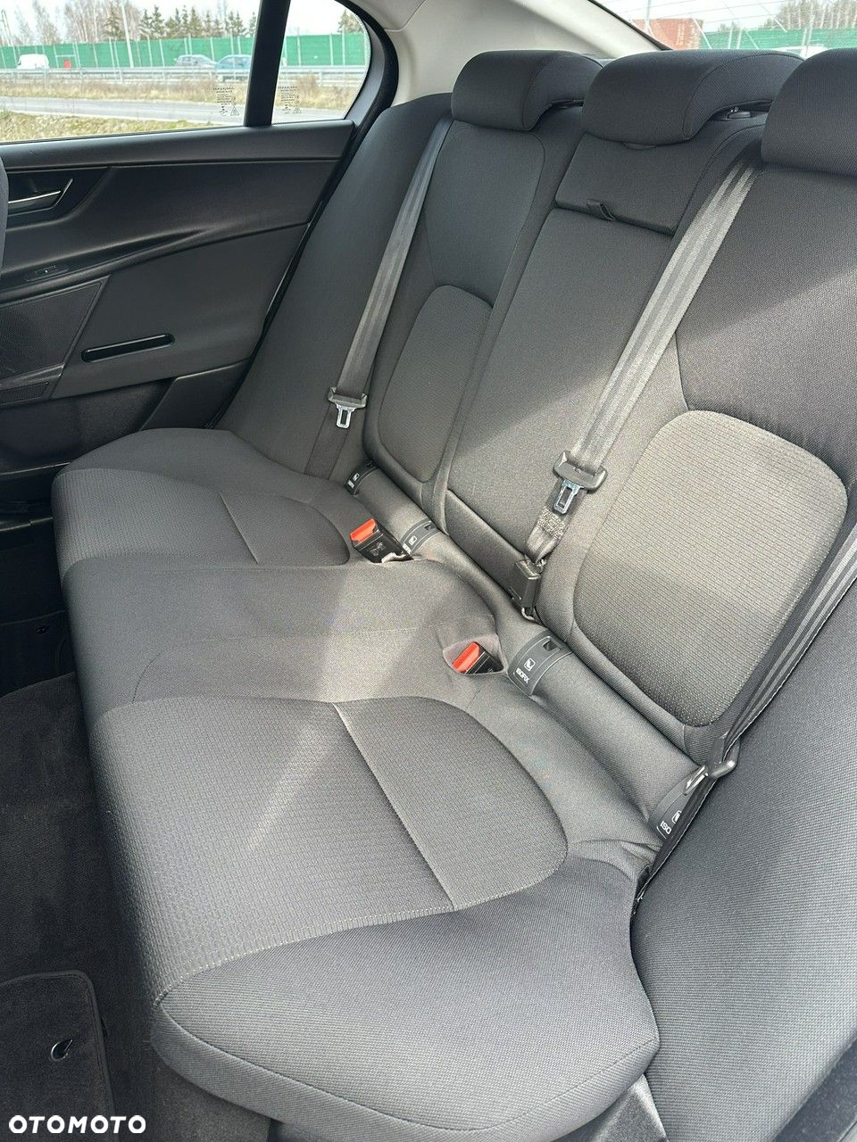 Jaguar XE - 19