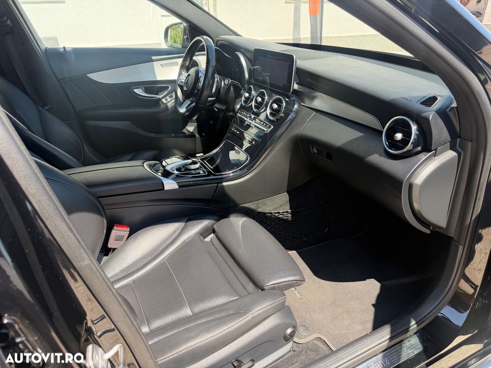 Mercedes-Benz C 220 d 4Matic 9G-TRONIC AMG Line - 9