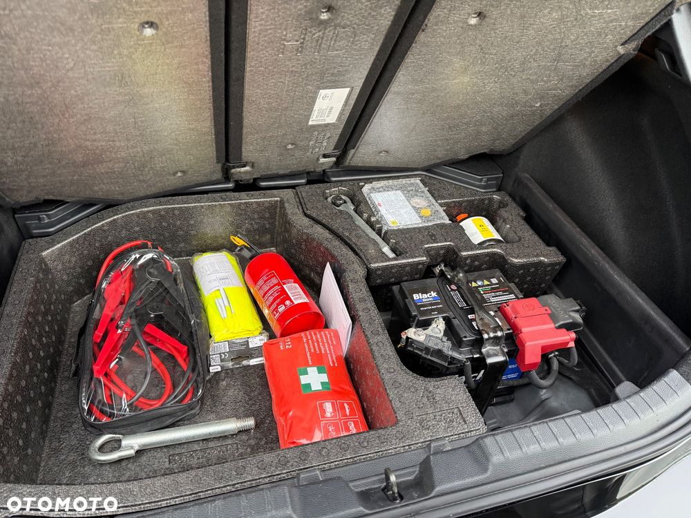Toyota Corolla 2.0 Hybrid Executive - 26