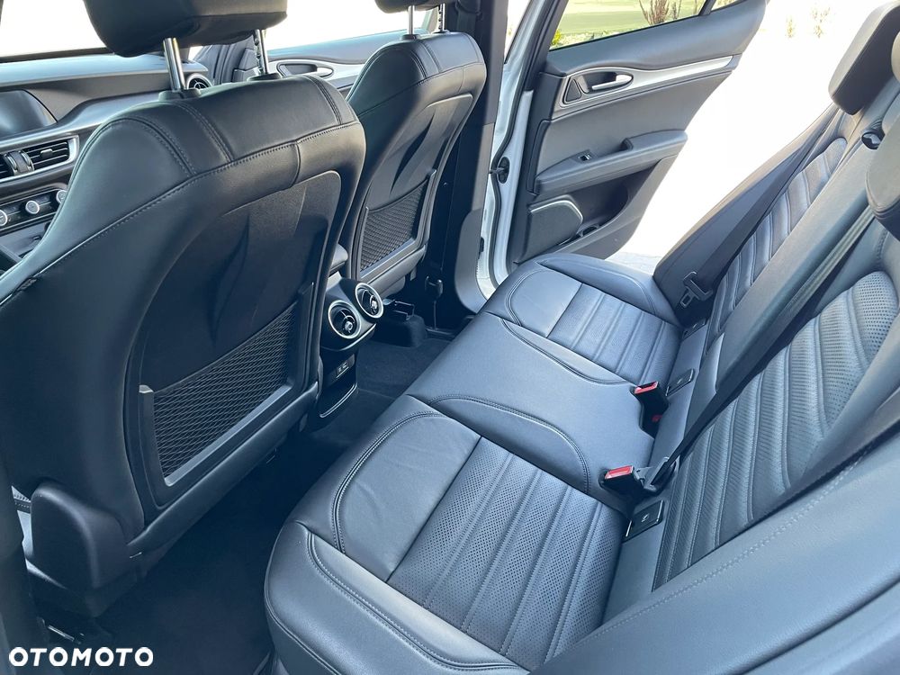 Alfa Romeo Stelvio 2.0 Turbo Veloce Q4 - 17