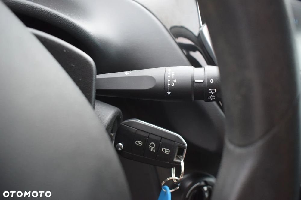 Peugeot 208 - 19