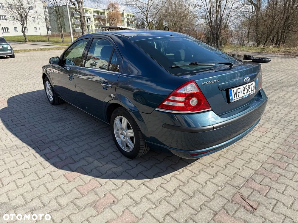 Ford Mondeo 1.8 Ghia - 17