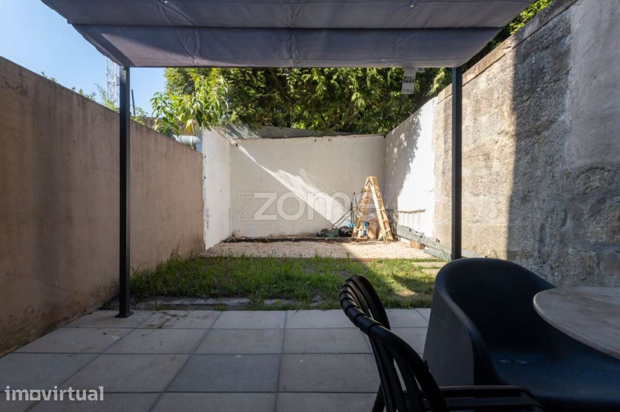 T0 mobilado com terraço privativo junto ao Metro do Marquês, Porto - Grande imagem: 2/15