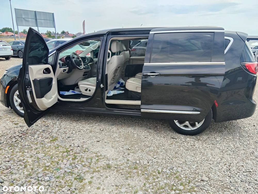 Chrysler Pacifica - 24